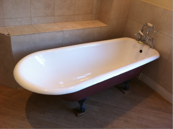 A lovely tapered roll top bath fully resurfaced and made to look new again. Very shiny white interior. All the masking sheets have been removed from the walls and bath.